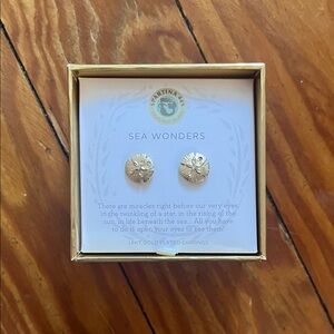 NIB Spartina 449 Gold Plated Sand Dollar Stud Earrings